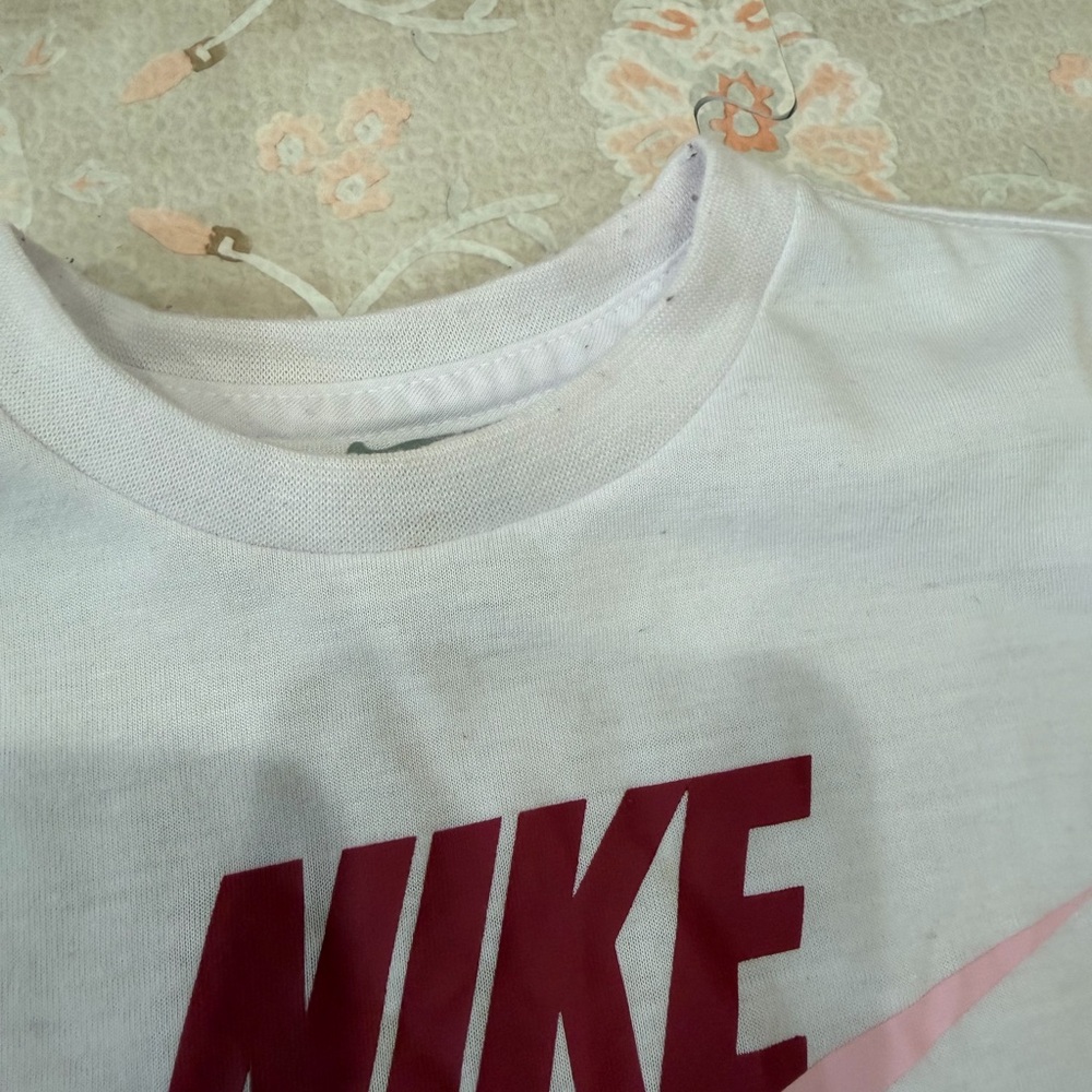 Nike 3-piece set- Puffer Vest, sweatpants, and t-shirt - Picture 6 of 7